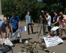 В Кривом Роге с мусором в реке боролись журналисты и водолазы