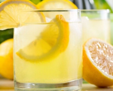 Прохолодний лимонад у літню спеку: простий рецепт напою