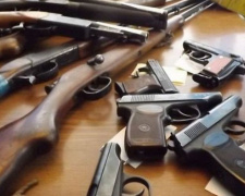 В Кривом Роге 25 человек освободили от уголовной ответственности за хранение незаконного оружия и боеприпасов