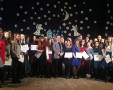 Последний студенческий праздник: магистрам университета Кривого Рога выдали дипломы (ФОТО)