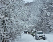 Села в Криворожском районе остались засыпанными снегом и отрезанными от цивилизации