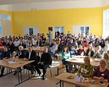 Современный дизайн: в одном из учебных заведений Кривого Рога открыли новую столовую (фото)
