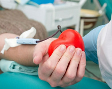 Стань донором – врятуй життя: понад тисячі дітей щороку потребують переливання крові