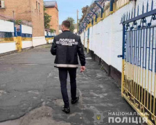 Поліцейські викрили групу шахраїв із Дніпропетровщини, які обдурили громадян на півмільйона гривень