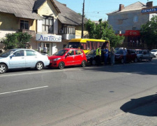 В Кривом Роге столкнулись сразу 5 автомобилей (ФОТО)