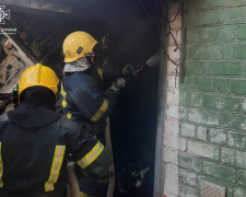 Криворіжець отримав опіки, намагаючись врятувати майно від вогню: подробиці від рятувальників