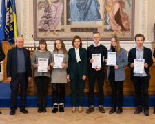Двое юных ученых из Кривого Рога получили стипендии Президента Украины