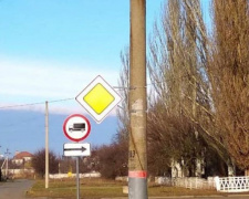 В одном из районов Кривого Рога установили дорожные знаки (фотофакт)