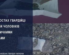 Із наркотиками через блокпости: гвардійці затримали мешканців Маріуполя та Кропивницького