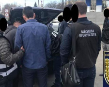 На Днепропетровщине за взятку в 2 000 долларов задержали полицейского (фото)
