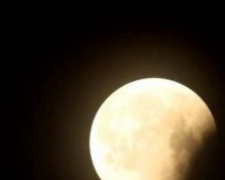 Земля закрыла часть Луны: в Кривом Роге жители увидели лунное затмение (ФОТО+ВИДЕО)