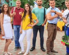 В Покровском районе Кривого Рога состоялся молодежный фестиваль с танцами, конкурсами и песнями под дождем (ФОТО)
