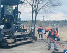 На дорогах Дніпропетровщини проводять ямковий ремонт
