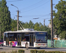 Криворіжцям пропонують замінити тролейбуси автобусами: містян попередили про зміни у курсуванні транспорту