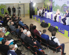 В Кривом Роге стартовал масштабный экологический форум Kryvyi Rih Green Strategy (фото)