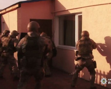 Правоохранители задержали криворожанку, которая координировала преступную группу нарокоторговцев (фото)