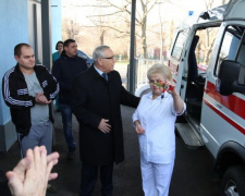 Глава Кривого Рога вручил ключи от машины центру реабилитации участников боевых действий (ФОТО)