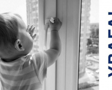 Відкриті вікна - небезпека для дітей: криворізькі патрульні застерігають