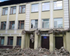 На Днепропетровщине обвалилась крыша здания школы, капитально отремонтированной 4 года назад (фото)