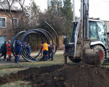 В Кривом Роге продолжается работа по замене труб городского водопровода