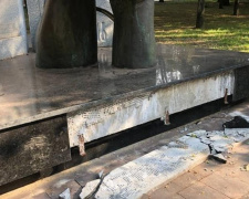 У Кривому Розі вандали пошкодили пам’ятники на алеї Героїв