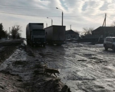 Ее разбило метеоритом, – водитель рейсового автобуса пожаловался на состояние трассы Кривой Рог-Николаев (видео)