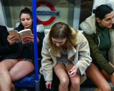 Голий флешмоб: сотні британців &quot;засвітили&quot; сідниці у метро