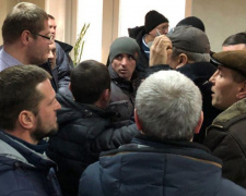 Во время собрания сотрудников &quot;Кривбасспромводоснабжения&quot; пострадал депутат (ФОТО)