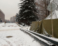На проспекте Металлургов в Кривом Роге разбили палатки (ФОТО)