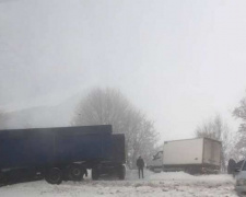 На Днепропетровщине произошло масштабное ДТП: пострадали 8 транспортных средств и 2 автобуса