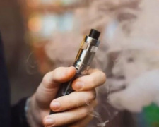 Із 11 липня в Україні заборонять паління електронних сигарет у громадських місцях