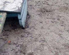 Опасные ямы: в Кривом Роге на детской площадке провалилась женщина (ФОТО)