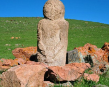 Под Кривым Рогом нашли каменную бабу возрастом 4 тысячи лет