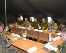 Бойцов криворожской 17 танковой бригады в зоне АТО посетила иностранная делегация