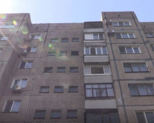 В Кривом Роге мужчина выпрыгнул из окна многоэтажки
