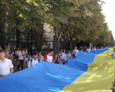Три тысячи жителей Кривого Рога вышли на парад вышиванок (ФОТО) + (ВИДЕО) + (ОБНОВЛЕНО)