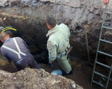 Обвал грунта на Днепропетровщине: ремонтники оказались под завалами (видео)
