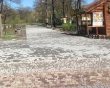 В Кривом Роге парку имени Мершавцева &quot;подарили&quot; новые пешеходные тротуары (фото)