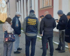 У Покровському районі поліція затримала містянина за виготовлення підробних COVID-сертифікатів