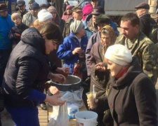 В Кривом Роге волонтеры просят горожан пожертвовать 20 гривен, чтобы накормить одного голодного