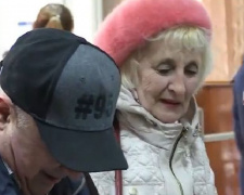 В Кривом Роге на своем избирательном участке проголосовали родители Владимира Зеленского (фотофакт)