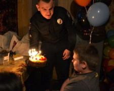 Юного поклонника полиции в Кривом Роге поздравили его герои