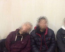 В Кривом Роге патрульные полицейские поймали четырёх парней с «травкой» (ФОТО)