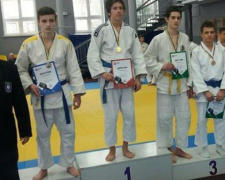 Криворожские дзюдоисты завоевали золото и бронзу на молодежном чемпионате области (фото)