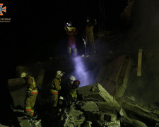 Наслідки обстрілу Дніпропетровщини: 85 рятувальників вели пошуково-рятувальні роботи вночі - фото