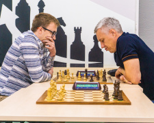 Білі починають і перемагають: на Центральному комбінаті Метінвесту пройшов турнір з шахів