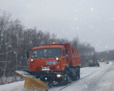 Трассу Днепр - Кривой Рог замело снегом