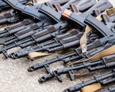 «Стволы», гранаты, патроны: в Кривом Роге и области полиция массово изымает нелегальное оружие (ИНФОГРАФИКА)