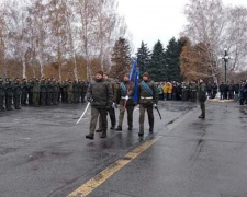 В Кривом Роге гвардейцы приняли присягу на площади возле постамента Казаку Рогу (фото)