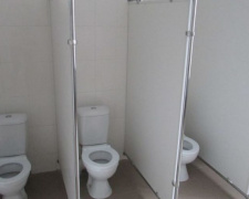 В Кривом Роге жители требуют обустроить туалеты для школьников младших классов